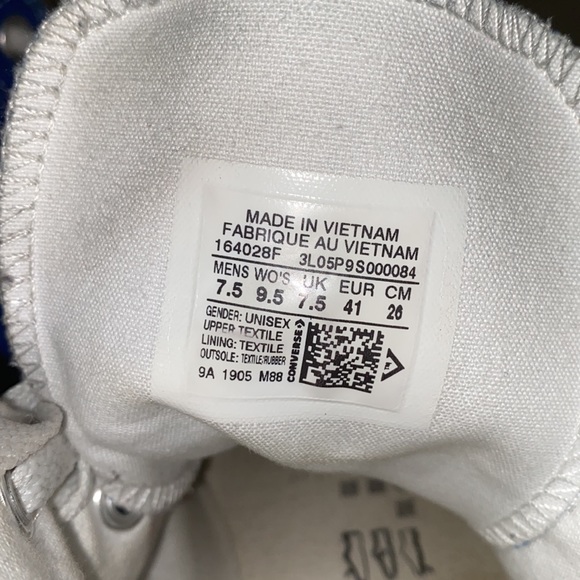 Barely worn chuck taylor sneakers - Picture 3 of 5